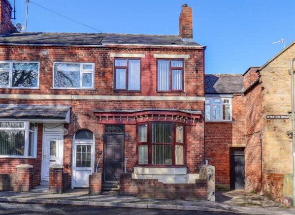 2 bed property, in Station Road, £120,000