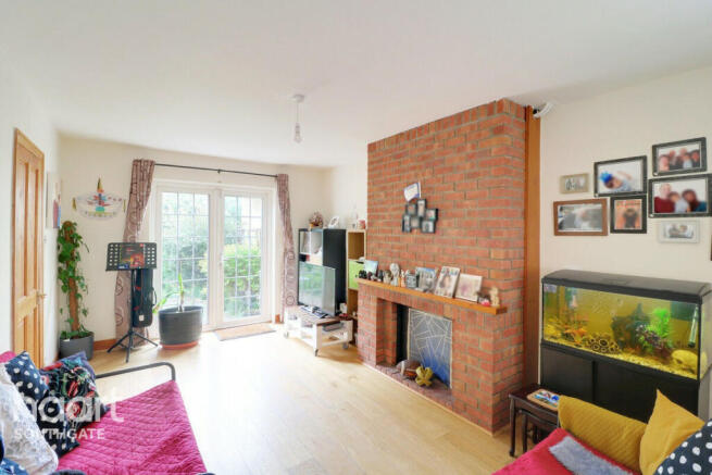 3 bed property, in Trent Gardens, £650,000
