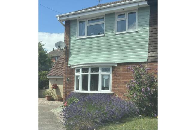 3 bed property, in Stoneydale Close, £199,950