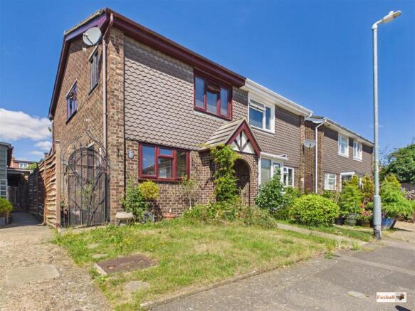 3 bed property, in Starfield Close, £250,000