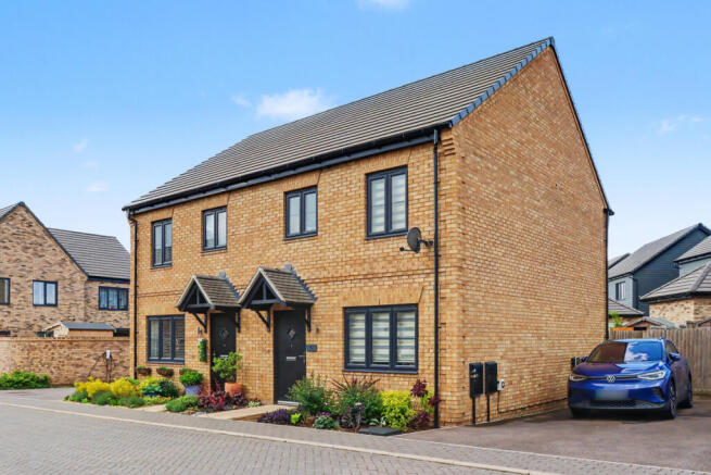 3 bed property, in Hinde Way, £390,000