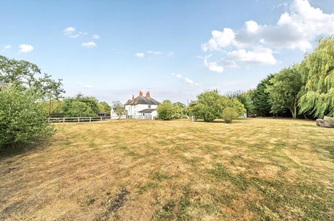 4 bed property, in High Street, £850,000