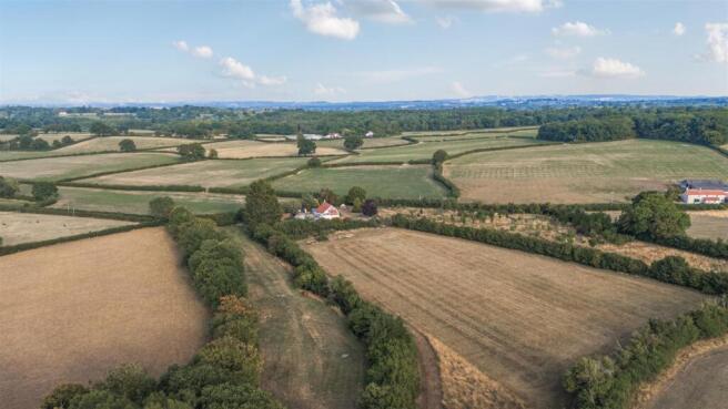 4 bed property, in West Hatch, £935,000
