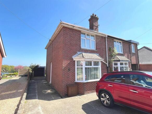 3 bed property, in Cowes Road, £269,950