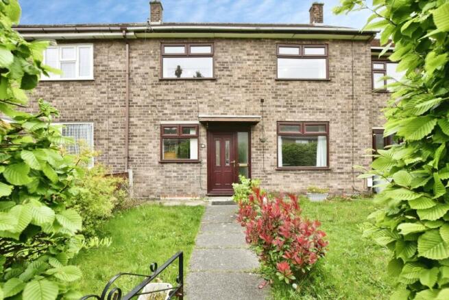 3 bed property, in Davenham Road, £170,000