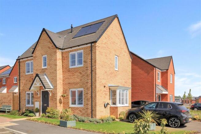 3 bed property, in Ise Valley Way, £300,000