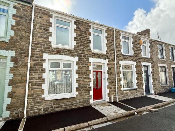 3 bed property, in Stuart Street, £132,500