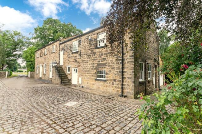 3 bed property, in Grooms Cottage, £300,000