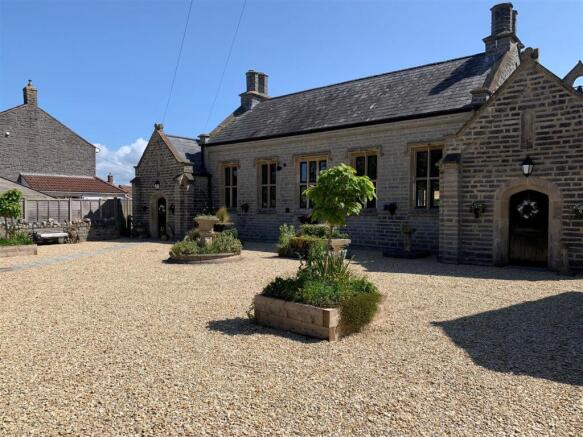 4 bed property, in Northbrook Drive, £695,000