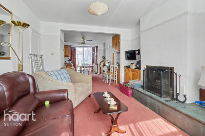 4 bed property, in Matlock Crescent, £550,000