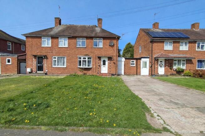 2 bed property, in Avon Road, £190,000