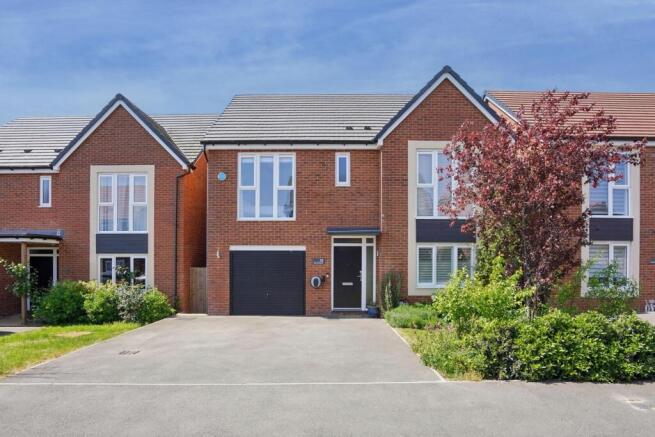 4 bed property, in Rae Crescent, £495,000