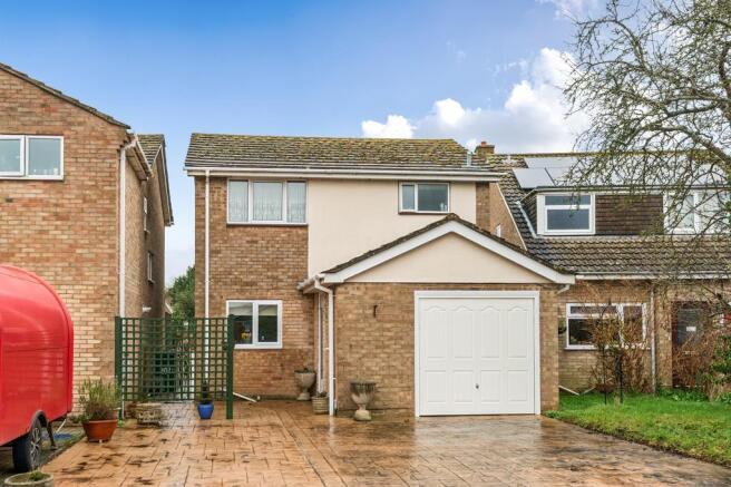 3 bed property, in Barry Avenue, £400,000