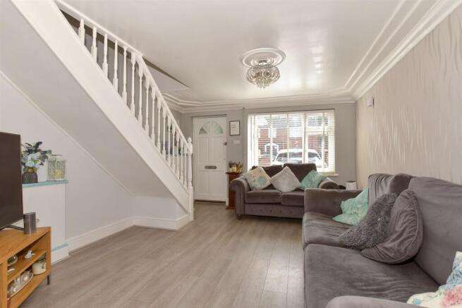 2 bed property, in Vincent Road, £260,000
