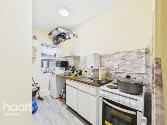 2 bed property, in Dixon Street, £120,000