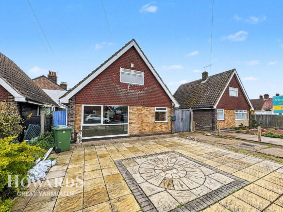 3 bed property, in Orchard Close, £220,000