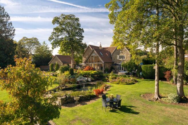 4 bed property, in High Gables, £1,250,000
