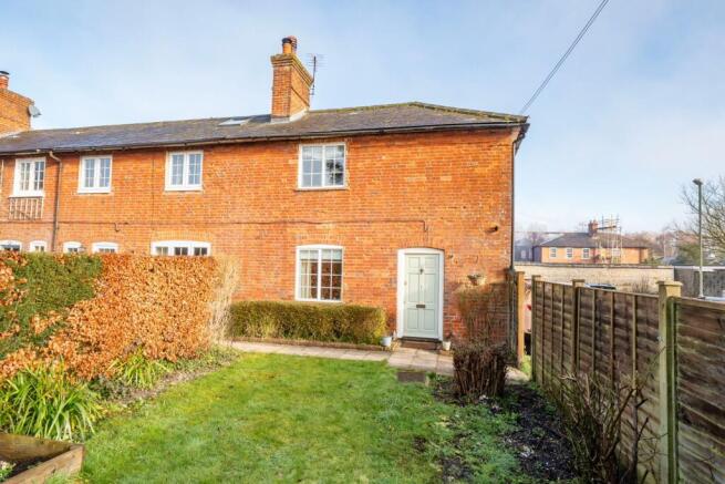 2 bed property, in Dixons Lane, £315,000