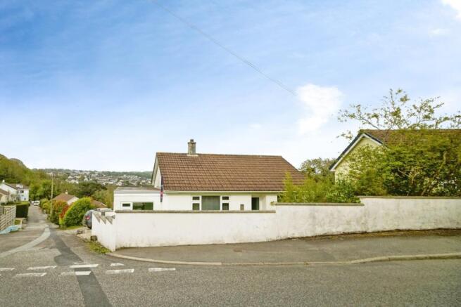3 bed property, in Woodland Avenue, £285,000