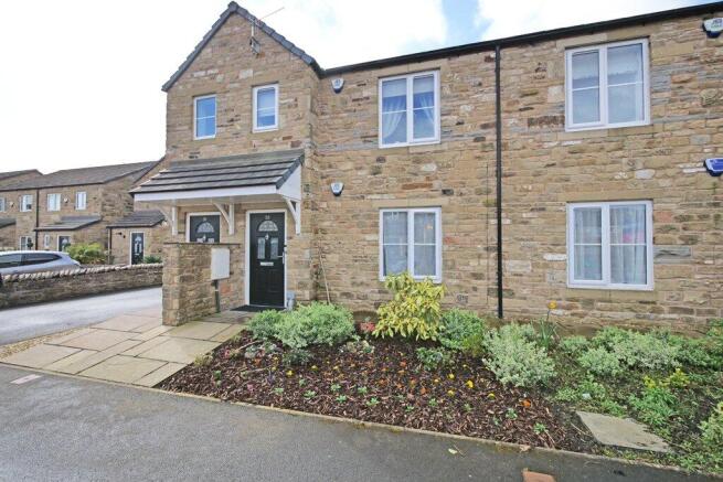 2 bed property, in 28 Hepworth Way, £64,750