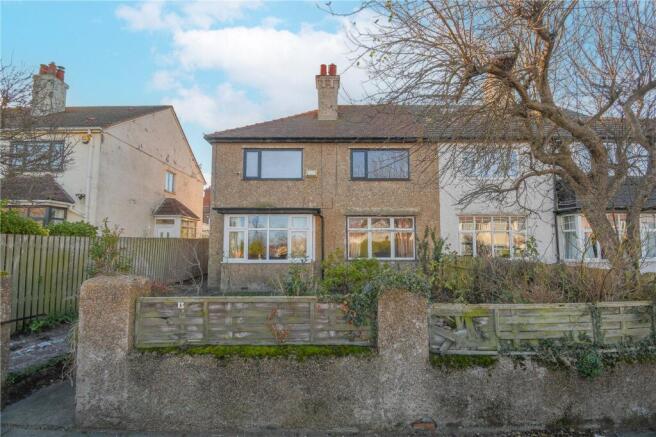 2 bed property, in Clydesdale Road, £160,000