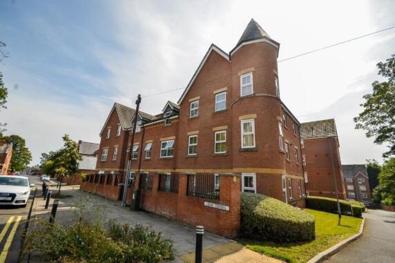 2 bed property, in Swan House, £90,000