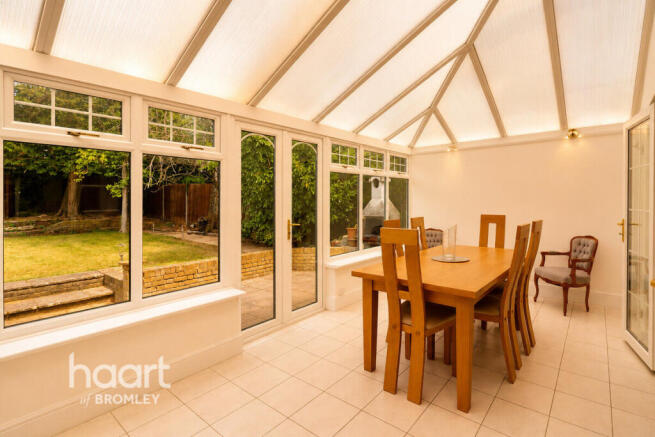 4 bed property, in Bromley BR1, £1,350,000