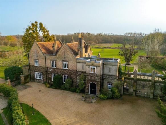 6 bed property, in Hunsdonbury, £4,250,000