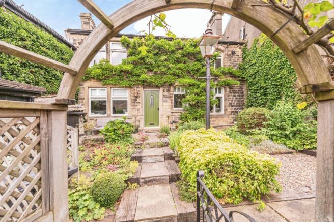 3 bed property, in West End, £325,000
