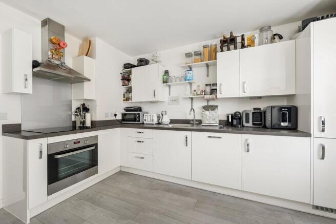 1 bed property, in Coxwell Boulevard, £325,000