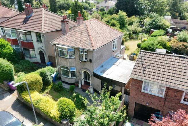 3 bed property, in Long Lane, £450,000