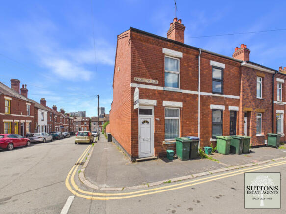3 bed property, in Carmelite Road, £160,000