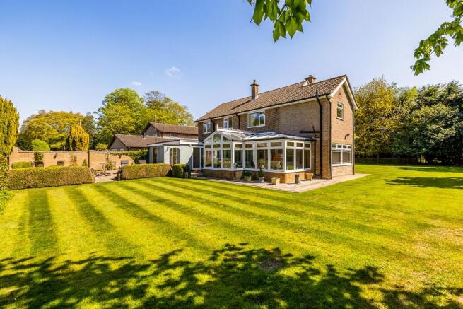 4 bed property, in Garfits Lane, £575,000