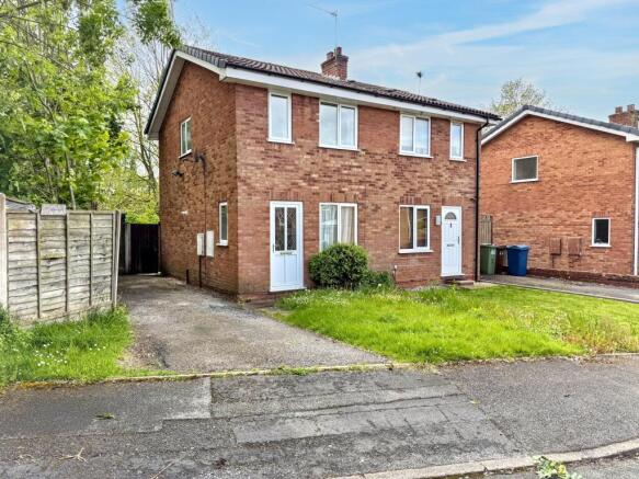 2 bed property, in 46 Carisbrooke Drive, £25,000