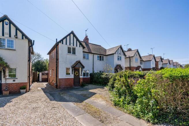 2 bed property, in Wherretts Well Lane, £320,000
