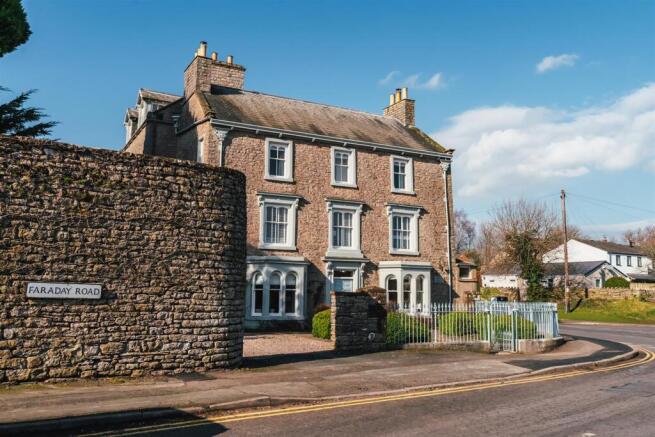 8 bed property, in Silver Street, £995,000