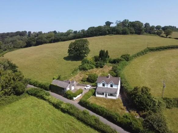 4 bed property, in White Lodge, £900,000