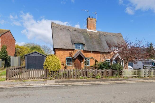 2 bed property, in Chapel Road, £340,000