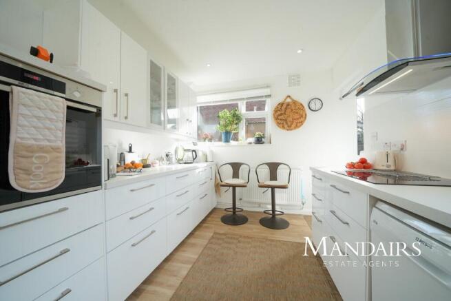 3 bed property, in Charnwood Close, £350,000