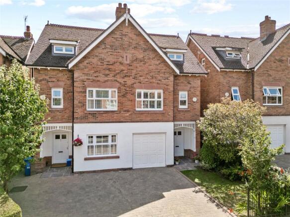 3 bed property, in Dukes Walk, £680,000
