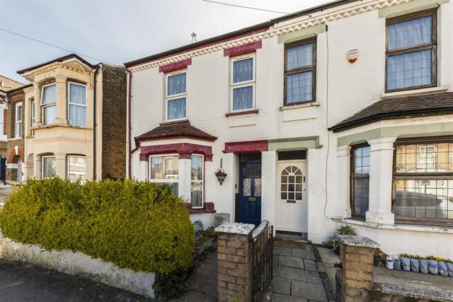 4 bed property, in Cromwell Road, £499,950