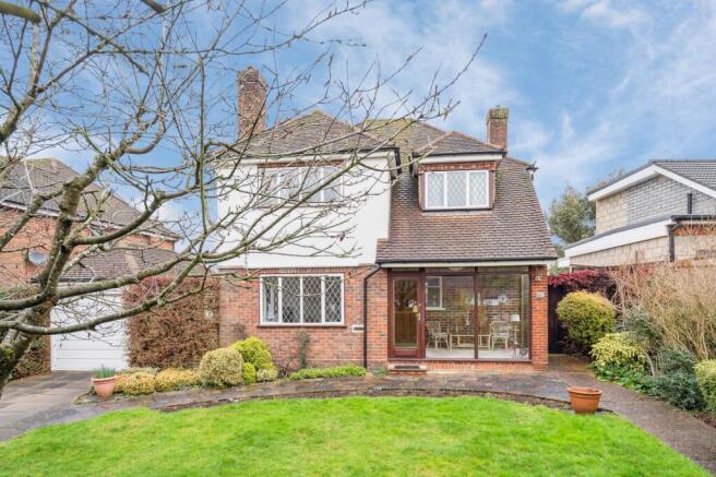 3 bed property, in Chiltern Avenue, £1,100,000