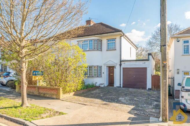 3 bed property, in River Drive, £700,000