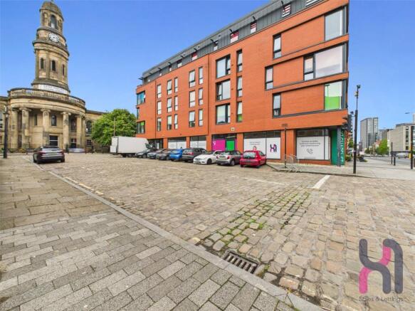 1 bed property, in Chapel Street, £14,000