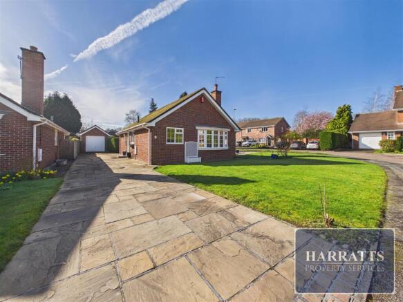 2 bed property, in Woodfin Croft, £400,000