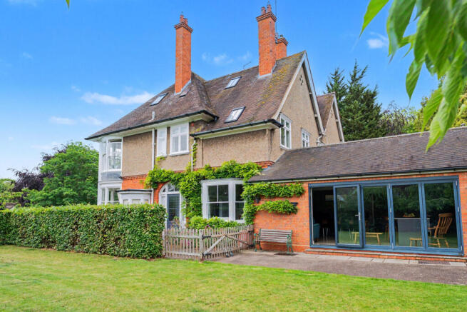 5 bed property, in Abington Park Crescent, £815,000