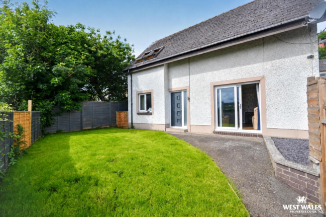 3 bed property, in Feidr Fawr, £235,000