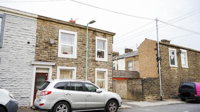 1 bed property, in Lord Street, £65,000