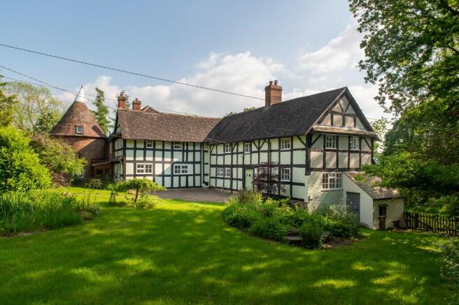 6 bed property, in Nr Tenbury Wells, £800,000