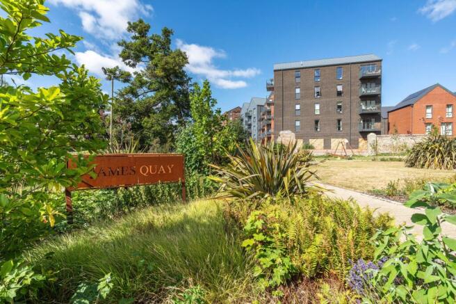 1 bed property, in Printworks Drive, £180,000